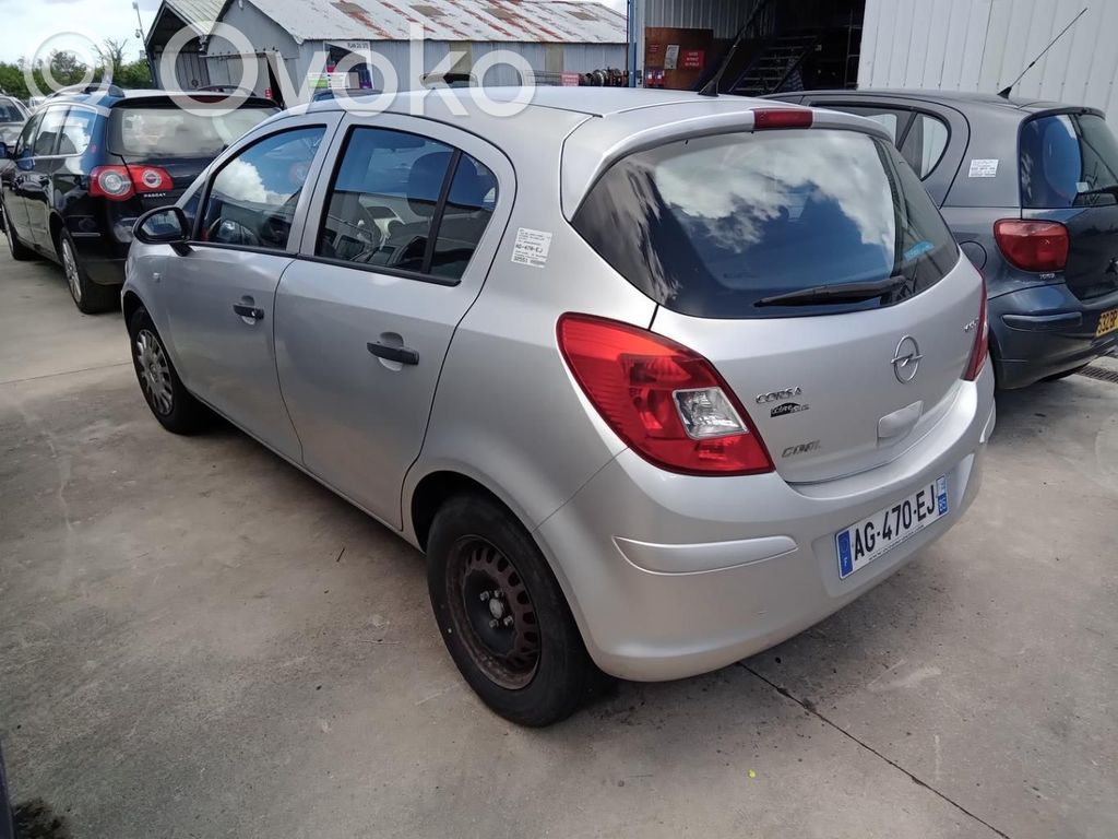 Opel Corsa D Задняя крышка (багажника) 
