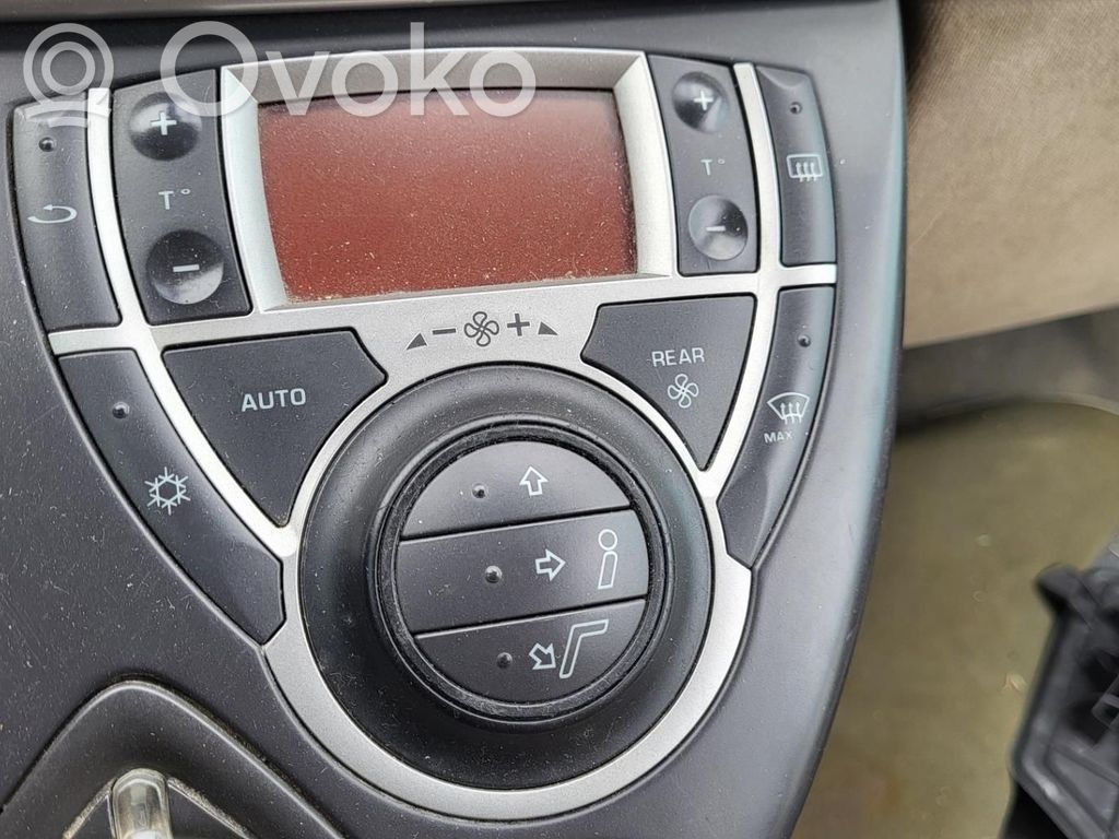 Peugeot 807 Climate control unit 