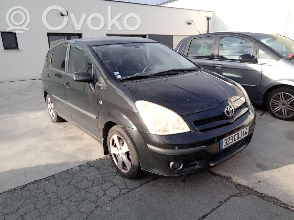 Toyota Corolla Verso E121 Etusäleikkö 