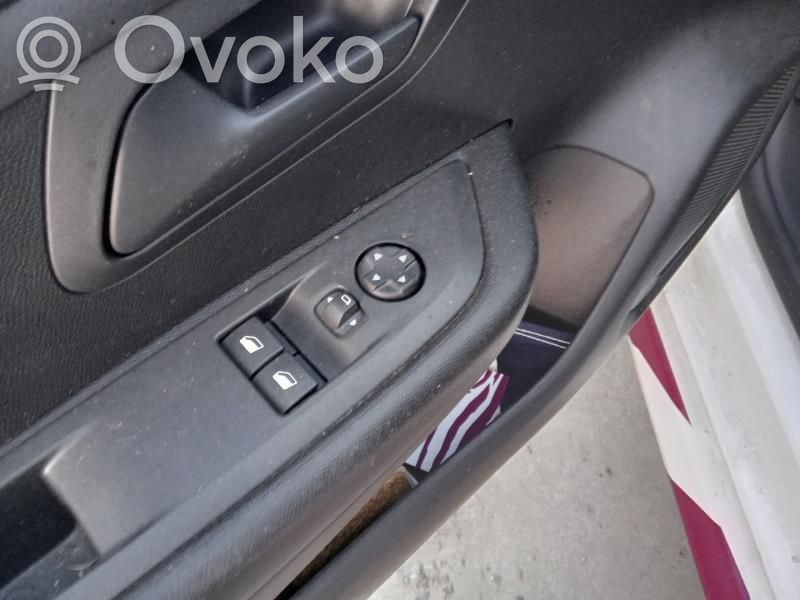 Peugeot 208 II Electric window control switch 