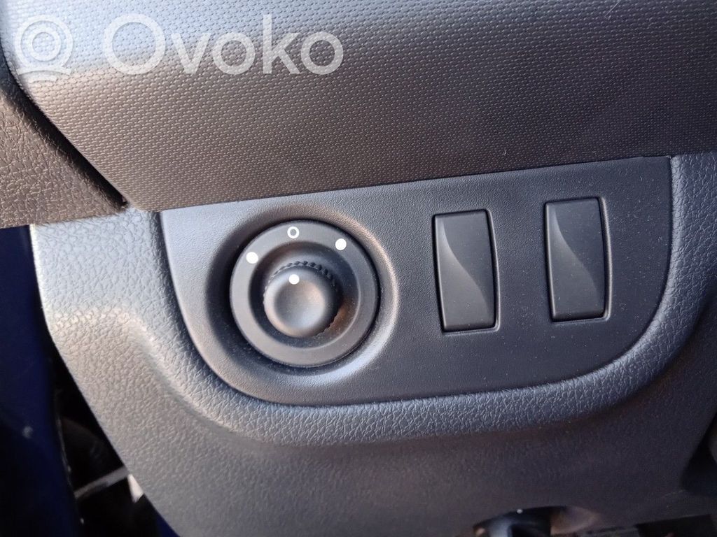 Dacia Sandero Wing mirror switch 