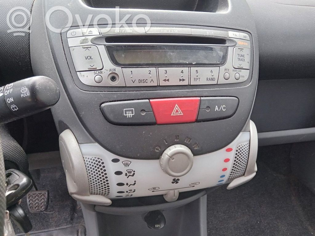 Peugeot 107 Climate control unit 