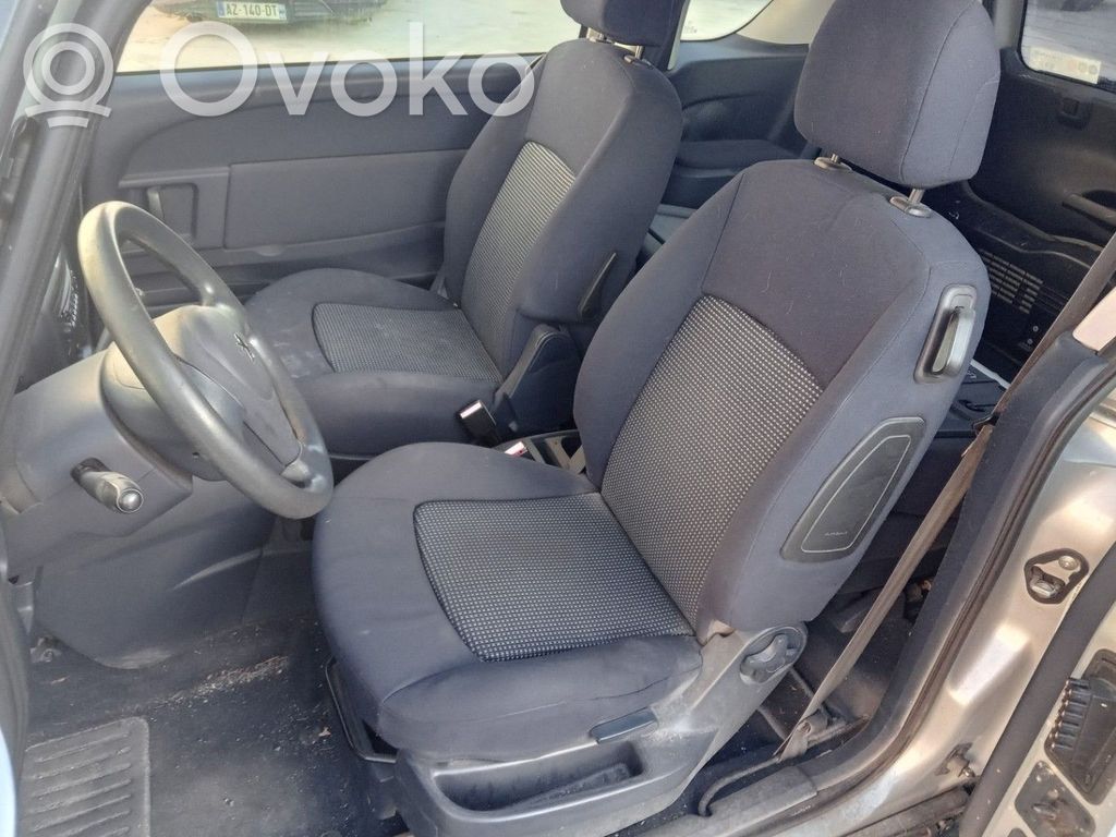 Peugeot 1007 Cinturón delantero 