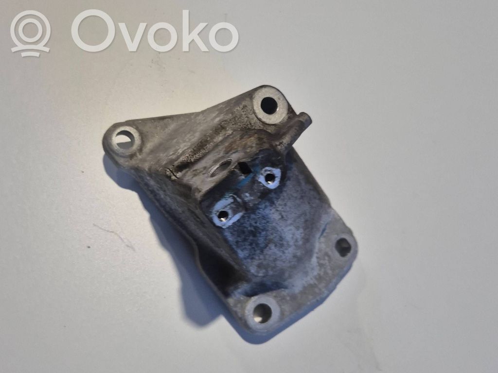 Dodge Durango III Engine mounting bracket 