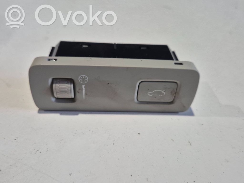 Volvo XC90 Tailgate opening switch 