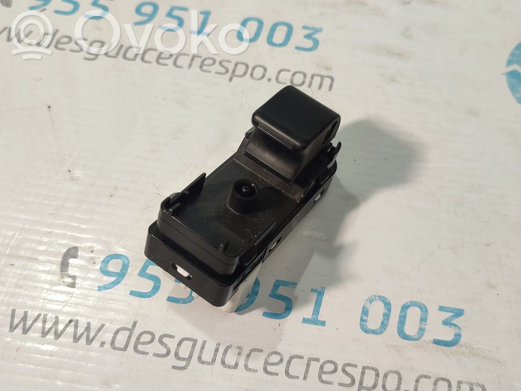Electric window control switch   D09H66370