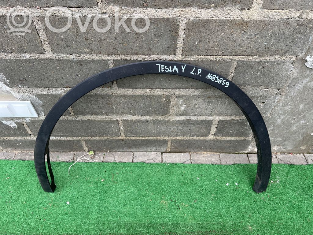 Tesla Model Y Front arch trim 