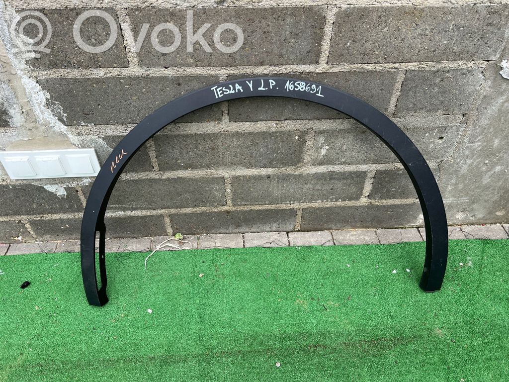 Front arch trim   1658691