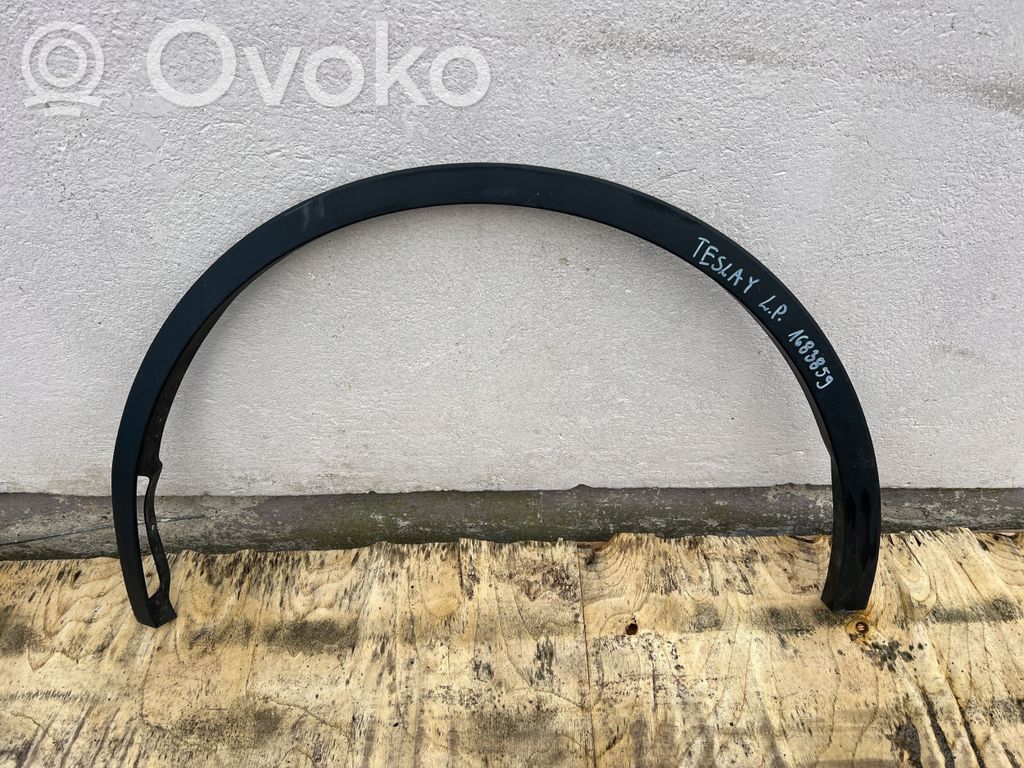 Tesla Model Y Front arch trim 