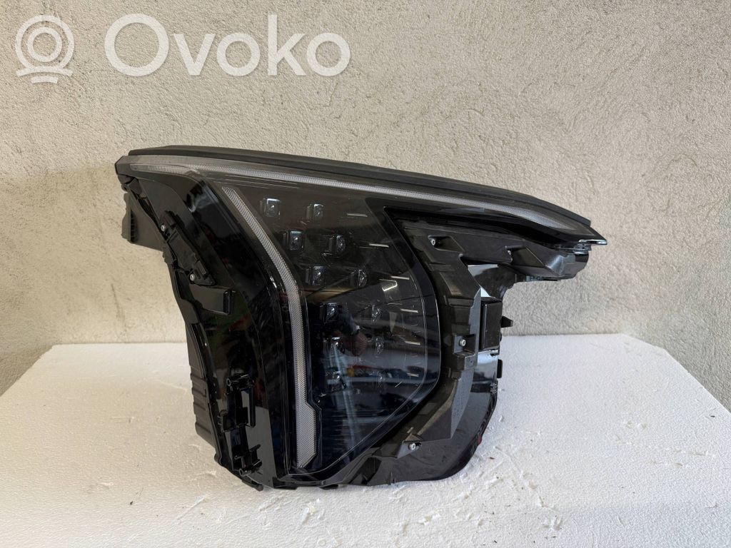 Headlight/headlamp   92102EV120