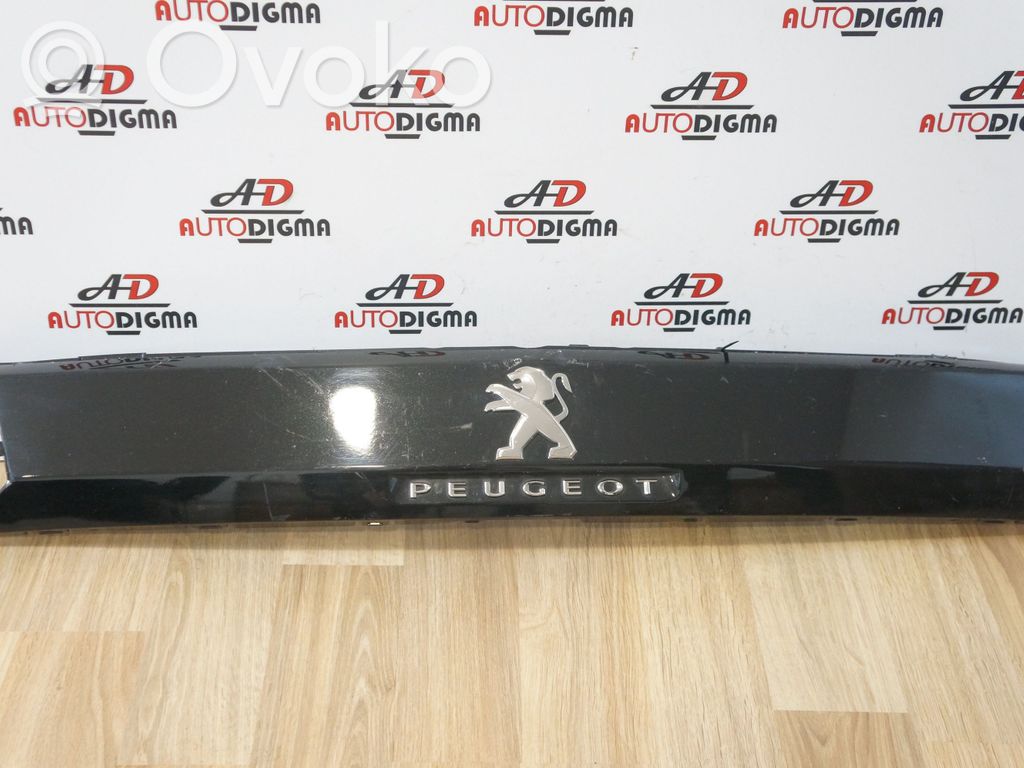Peugeot 5008 Poszycie / Tapicerka tylnej klapy bagażnika 