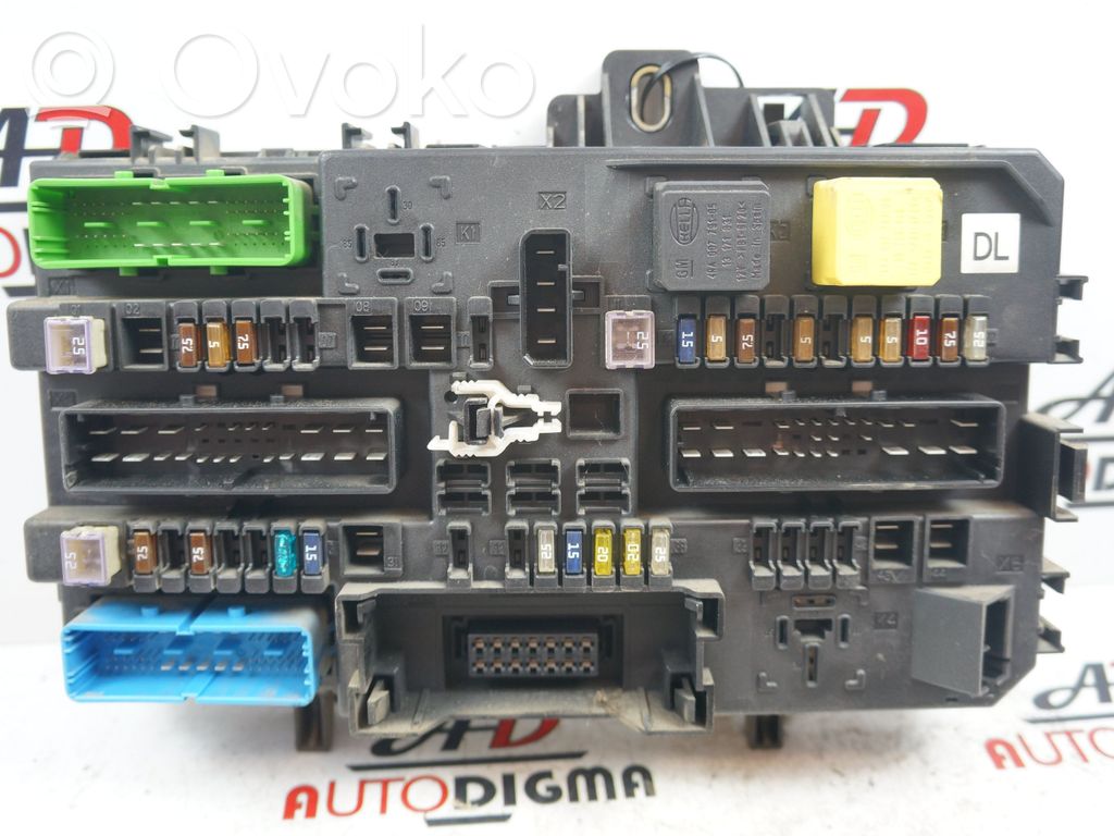 Opel Astra H Fuse module 