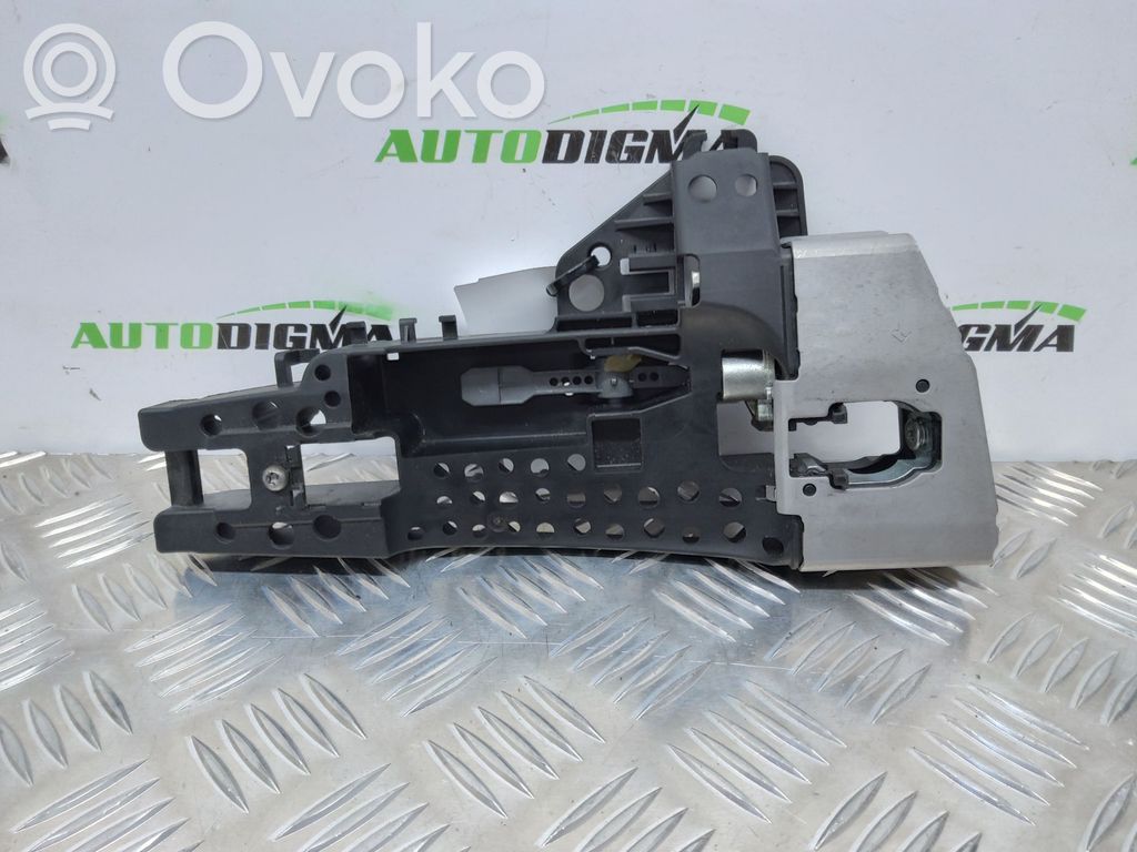 Audi A1 Front door exterior handle/bracket 
