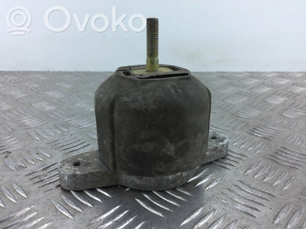 Audi A8 S8 D3 4E Soporte de la caja de cambios 