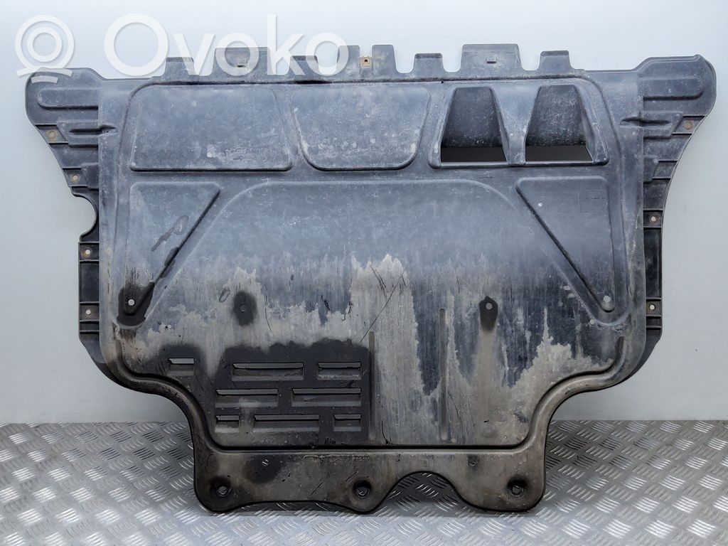 Volkswagen PASSAT B8 Engine splash shield/under tray 