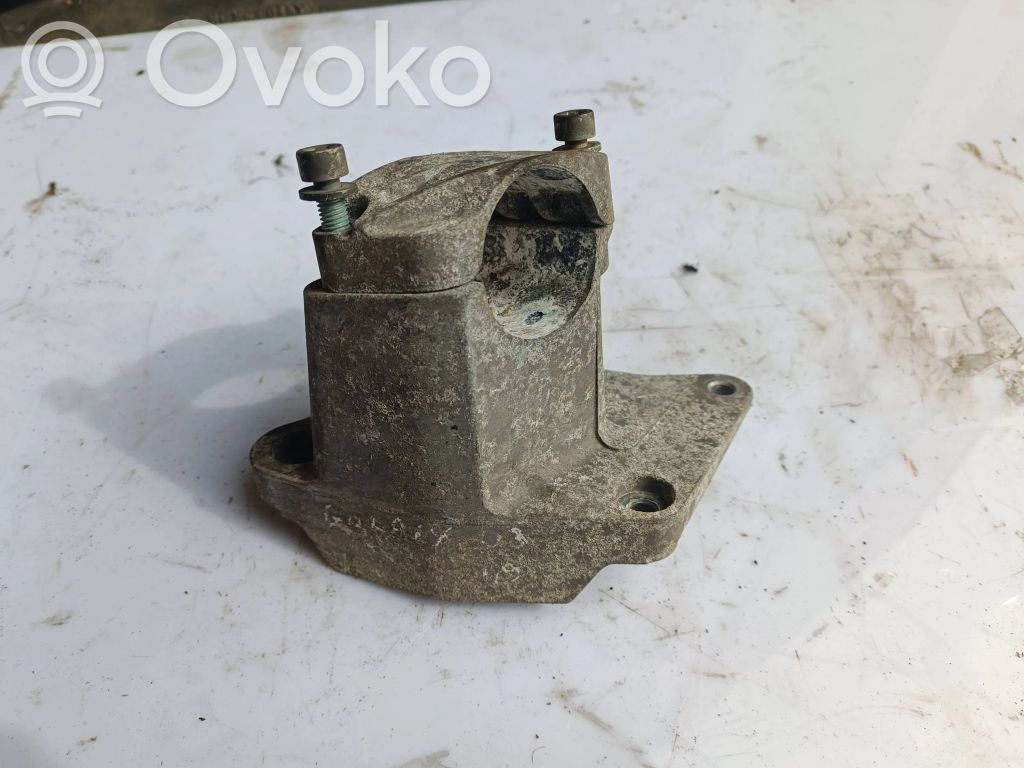 Intercooler pipe mounting bracket   7M3145961F