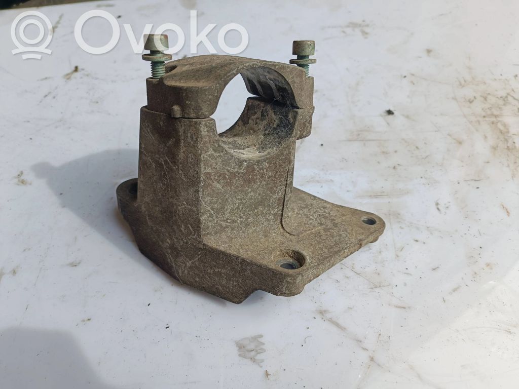 Intercooler pipe mounting bracket   7M3145961F