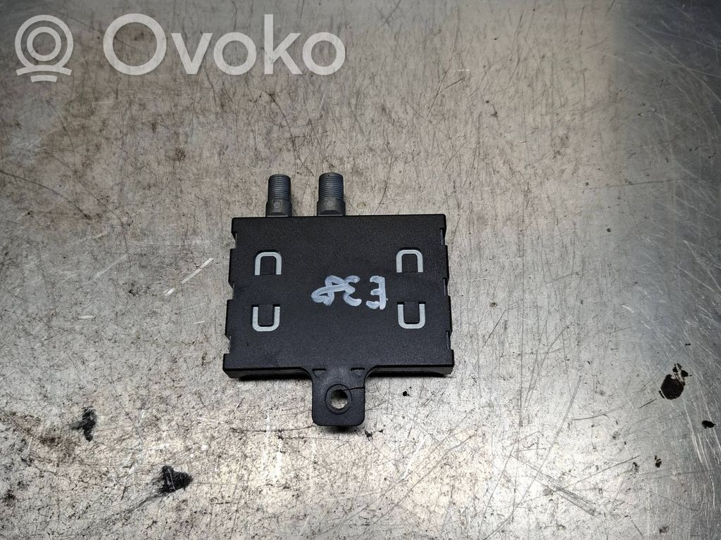 BMW 7 E38 Antenos stiprintuvas 