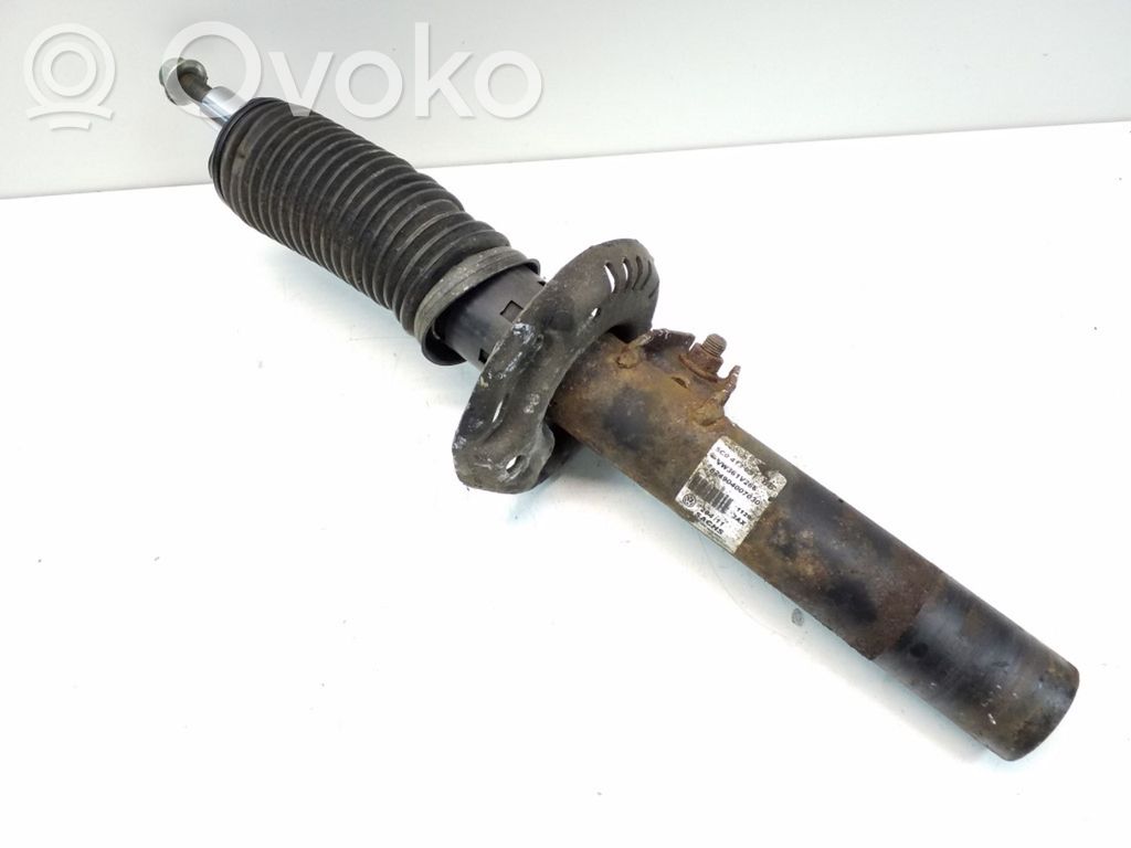 Volkswagen Jetta VI Stoßdämpfer vorne 