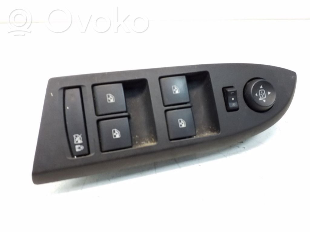 Chevrolet Volt I Electric window control switch 