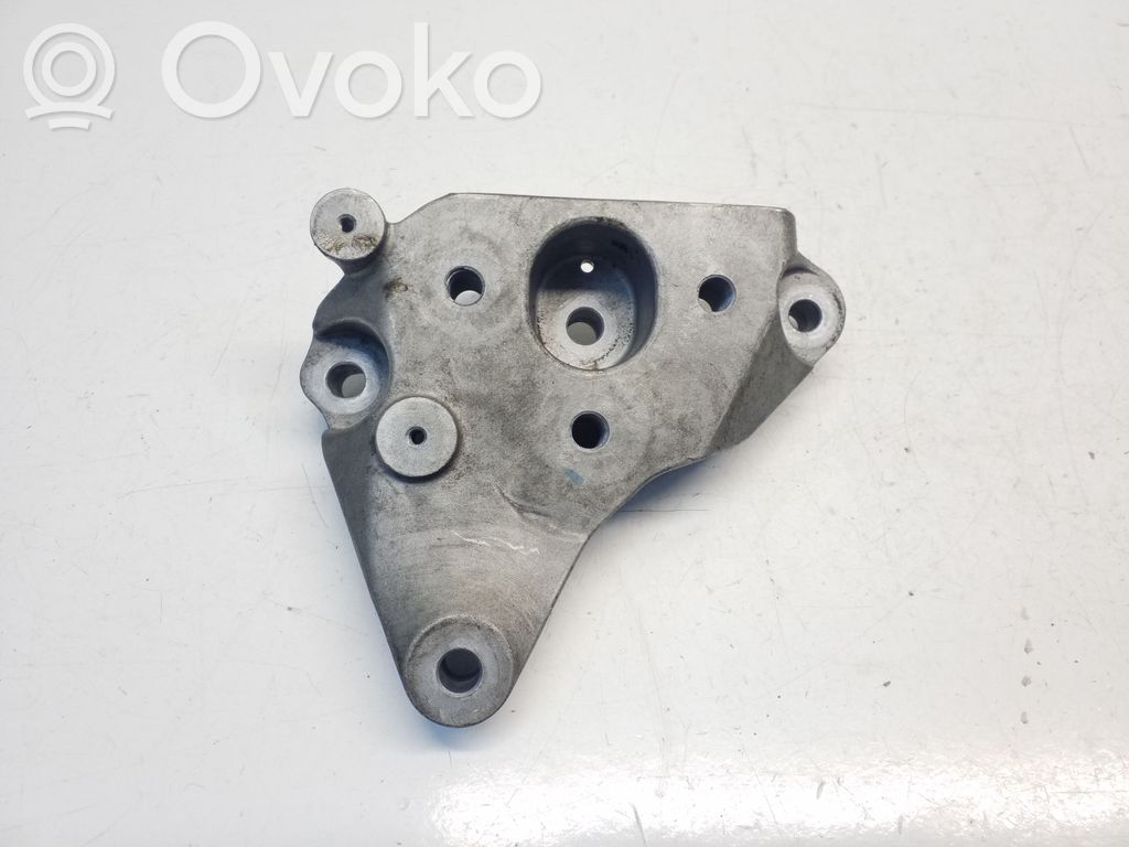 Chrysler Pacifica Gearbox mounting bracket 