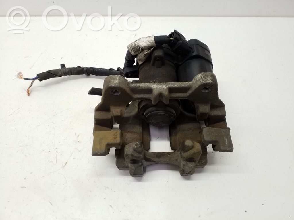 Ford Fusion II Tylny zacisk hamulcowy 