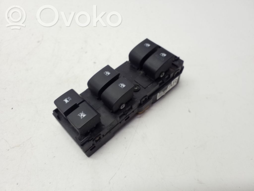 Chevrolet Captiva Electric window control switch 