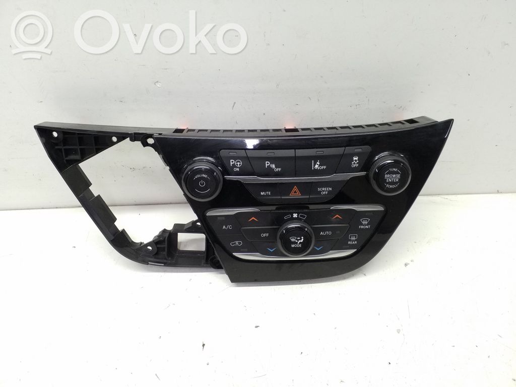 Chrysler Pacifica Climate control unit 