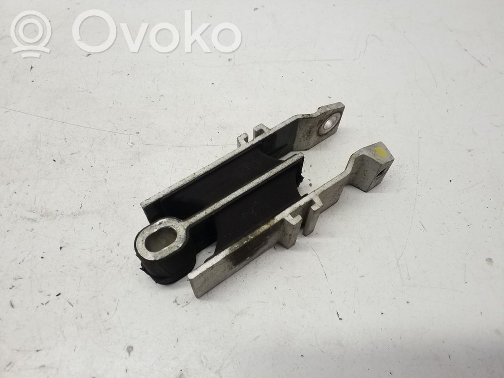 Volvo XC60 Engine mount bracket 