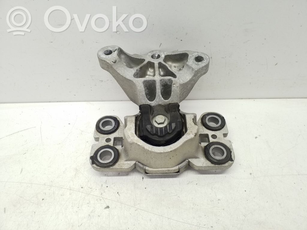 Volvo XC60 Engine mount bracket 