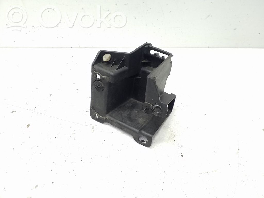 Ford B-MAX Takapuskurin kannake 