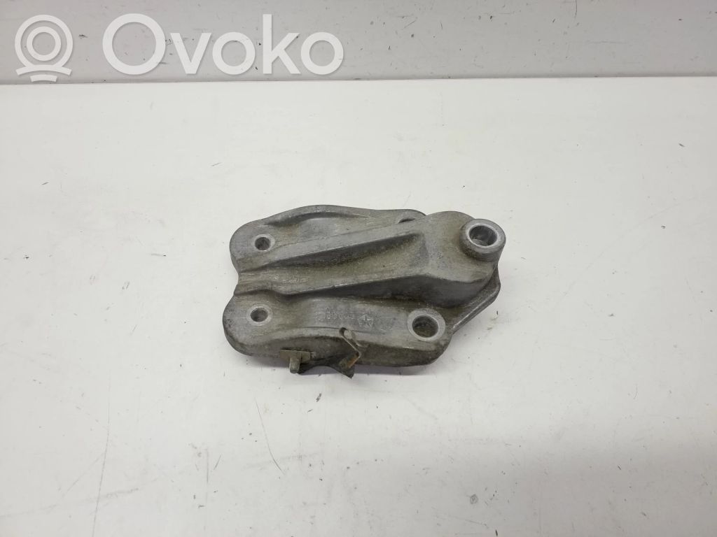 Chrysler Town & Country V Engine mounting bracket 