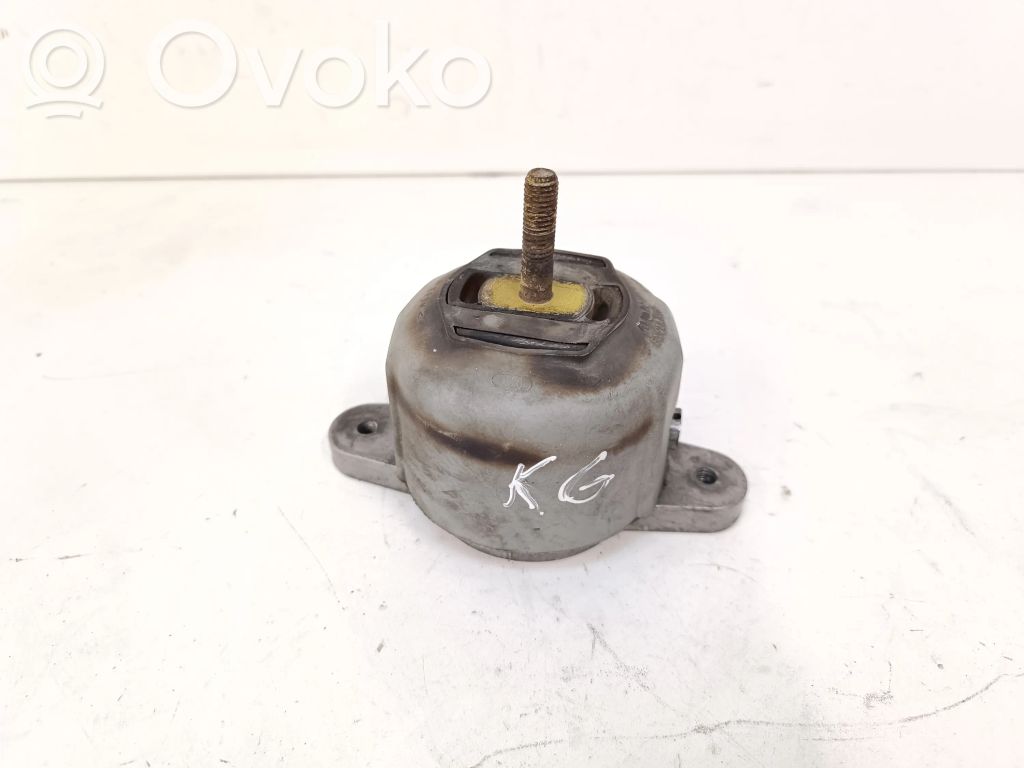 Audi A8 S8 D3 4E Engine mount bracket 