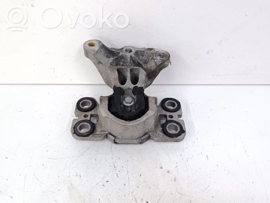 Volvo XC60 Engine mount bracket 