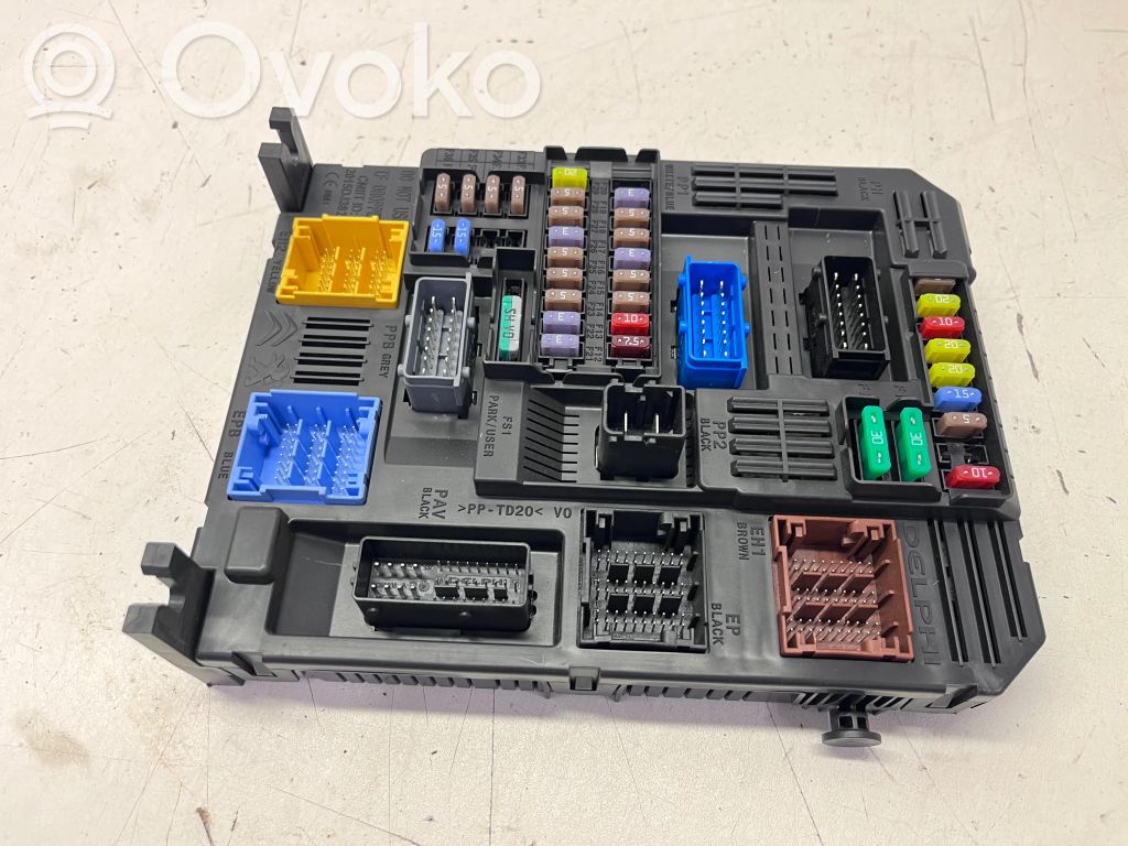 Opel Crossland X Fuse module 
