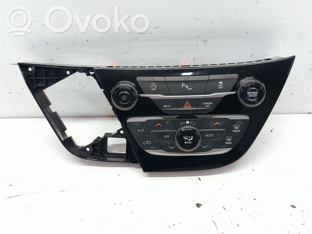 Chrysler Pacifica Climate control unit 