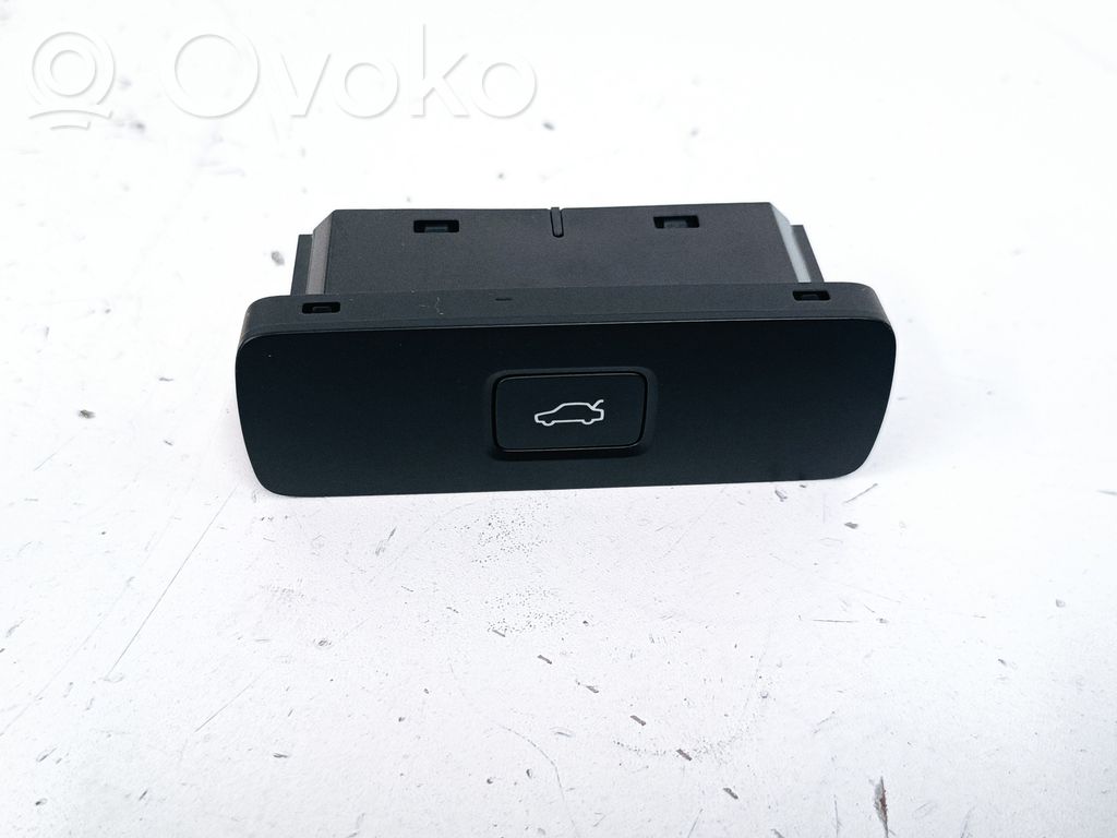 Volvo XC40 Tailgate/boot open switch button 