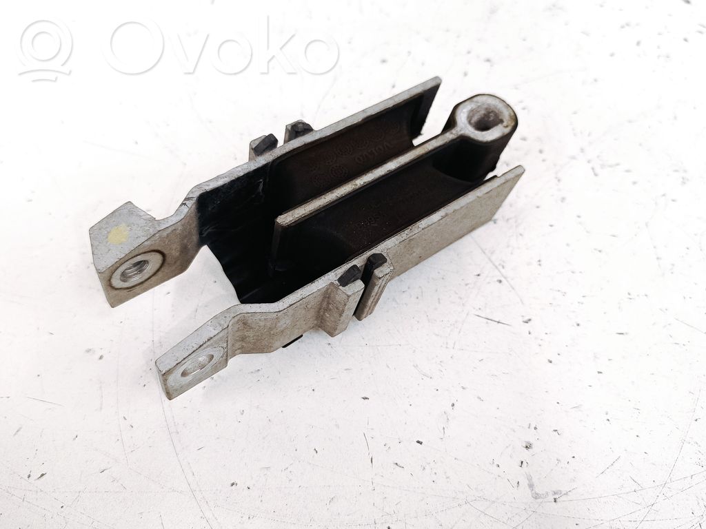 Volvo S60 Engine mount bracket 