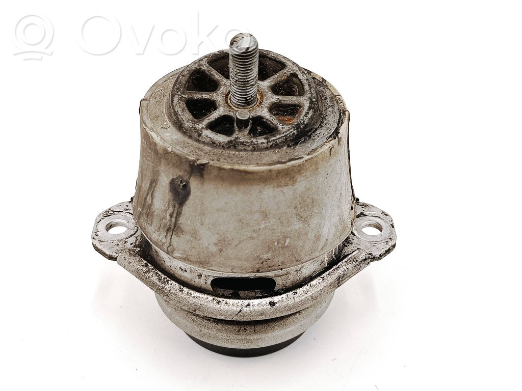 Engine mount bracket   7P6199131D