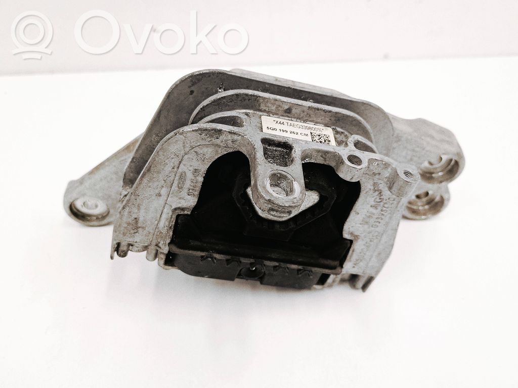 Volkswagen Jetta VI Engine mount bracket 