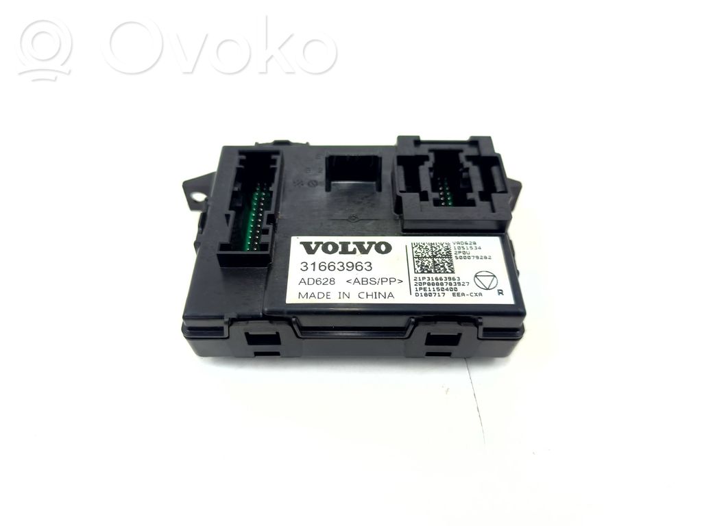 Volvo XC40 Gateway control module 