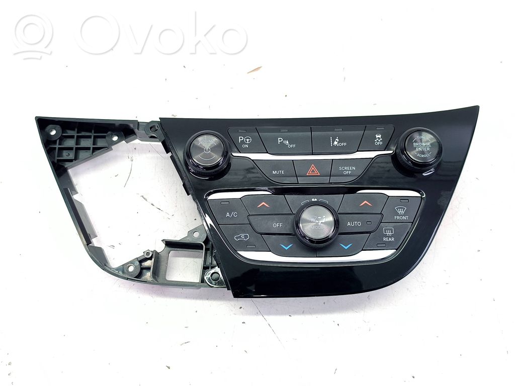 Chrysler Pacifica Climate control unit 