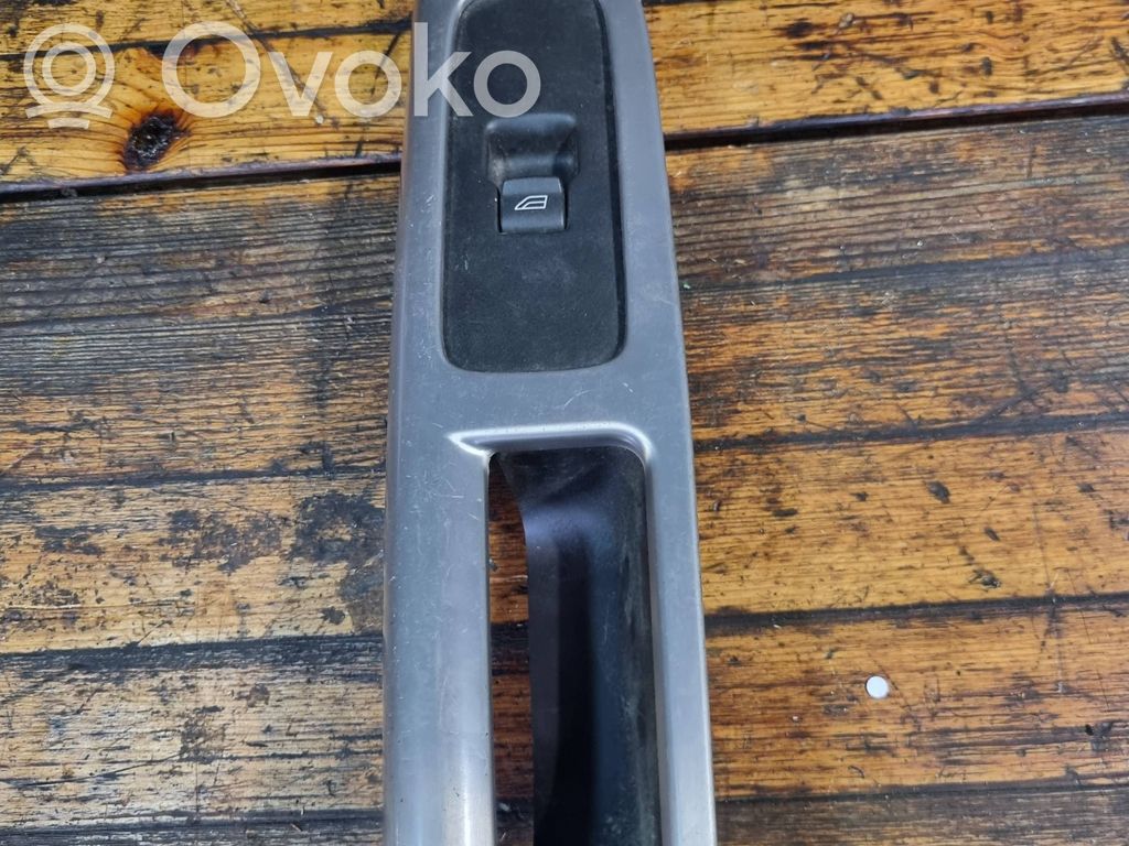 Front door interior handle