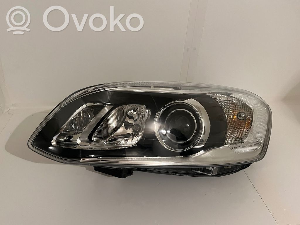 Volvo XC60 Lampa przednia 