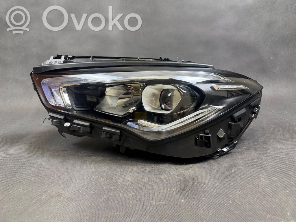 Mercedes-Benz CLA C118 X118 Lampa przednia 