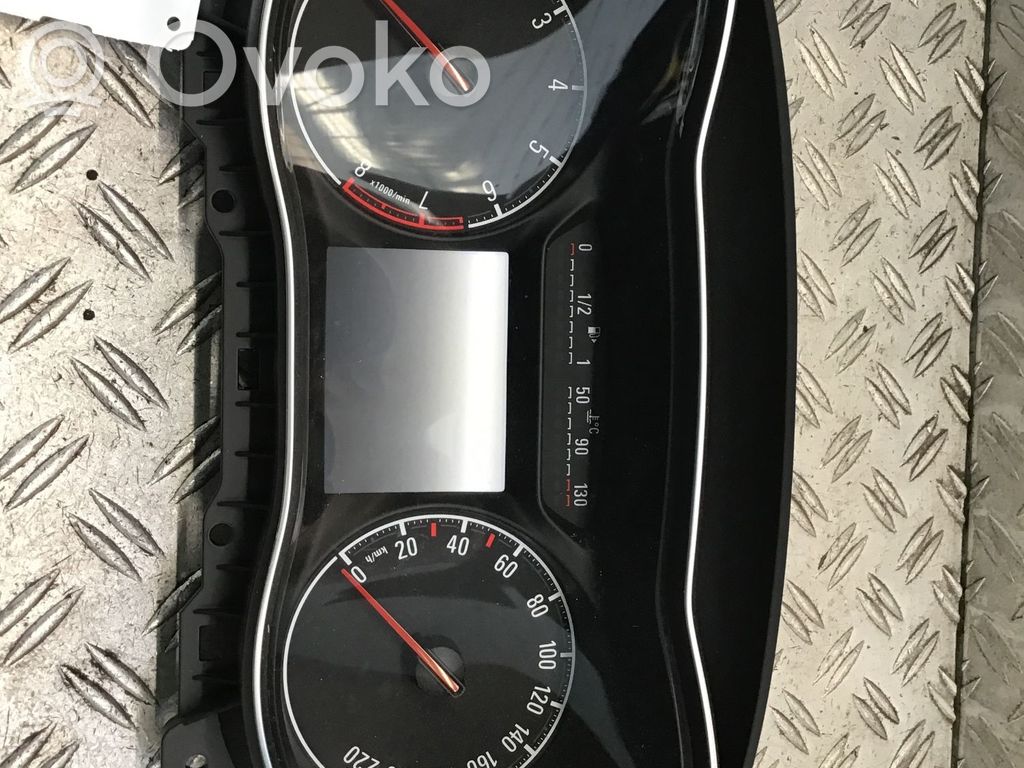 Opel Corsa E Spidometrs (instrumentu panelī) 