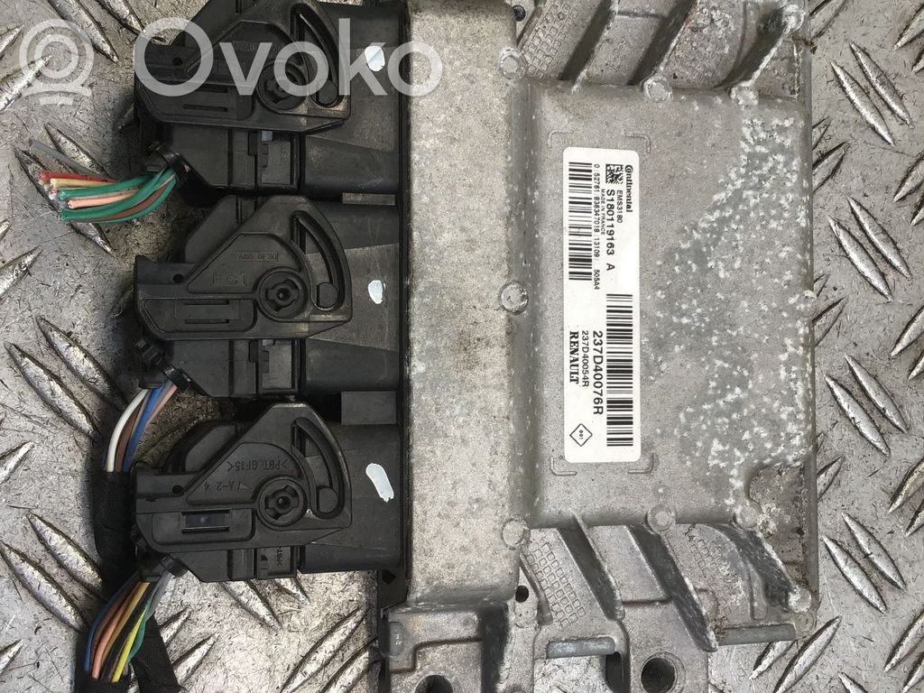 Engine control unit/module   237D40076R