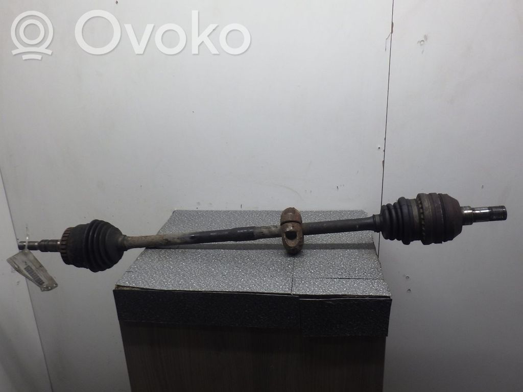 Etuvetoakseli