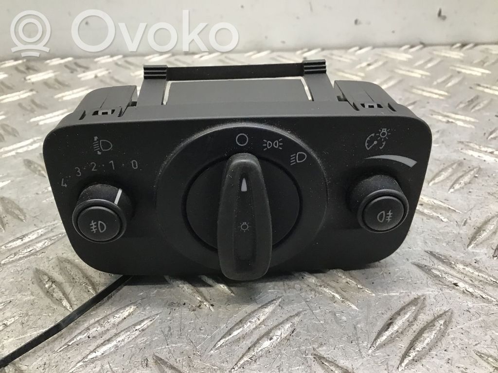 Light switch   8G9T13A024AD