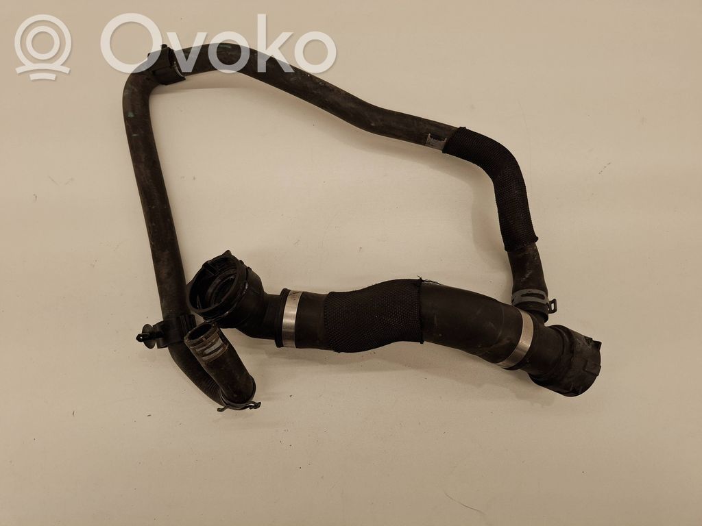 Audi Q7 4M Tubo flessibile del liquido di raffreddamento del motore 